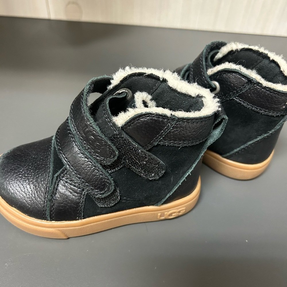Ugg toddler boots